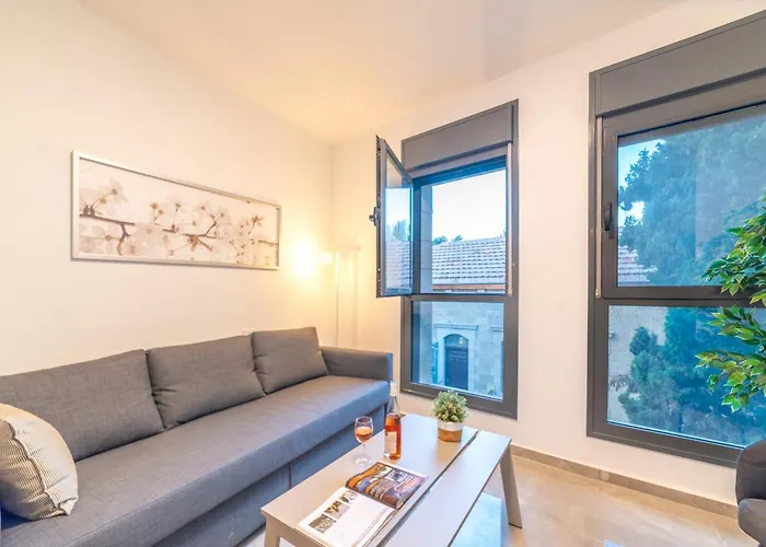 Superior One-Bedroom Apartment